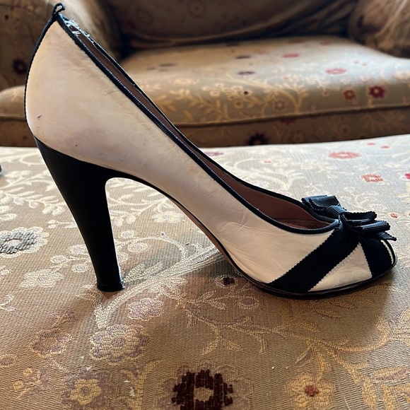 3/$36 Marc Jacobs Bow Heel - Picture 5 of 10